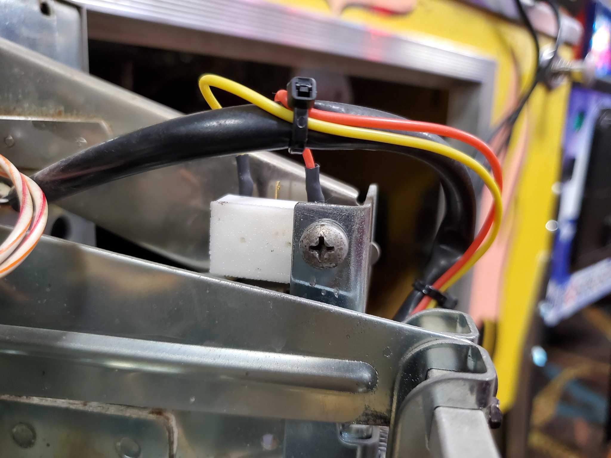 Giá đỡ thêm tín dụng cho máy chơi pinball Gottlieb