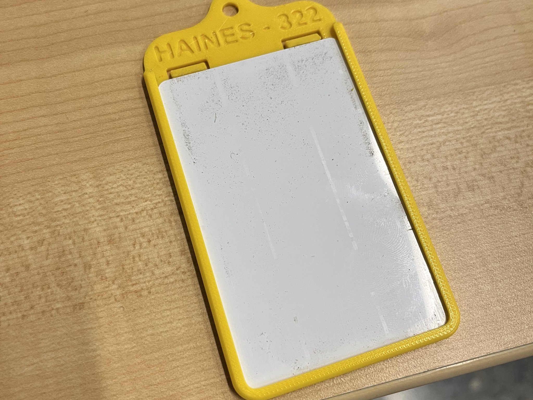 Giá đỡ thẻ ID đơn giản không cần hỗ trợ in 3D