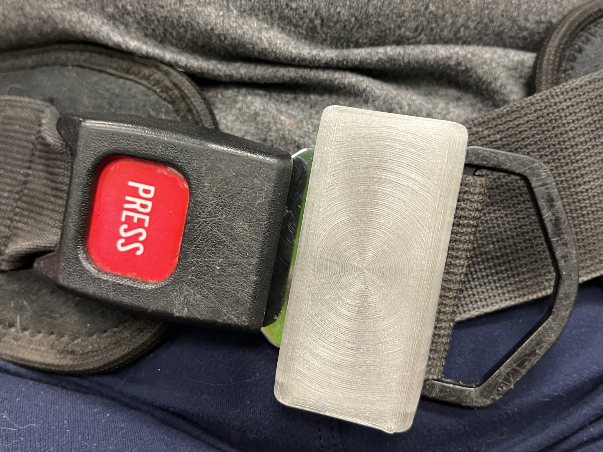 Nắp che khóa dây an toàn cho xe lăn