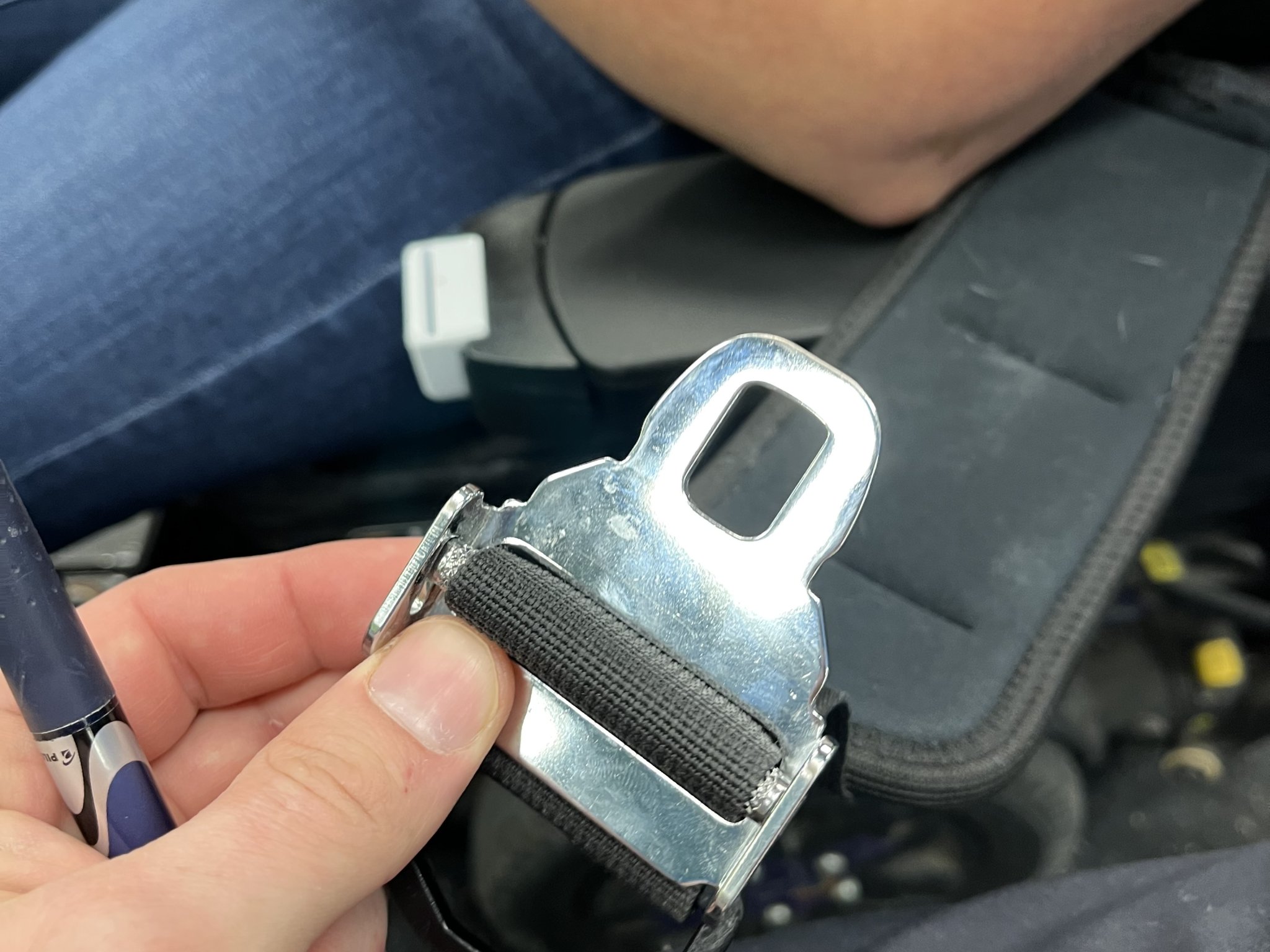 Nắp che khóa dây an toàn cho xe lăn