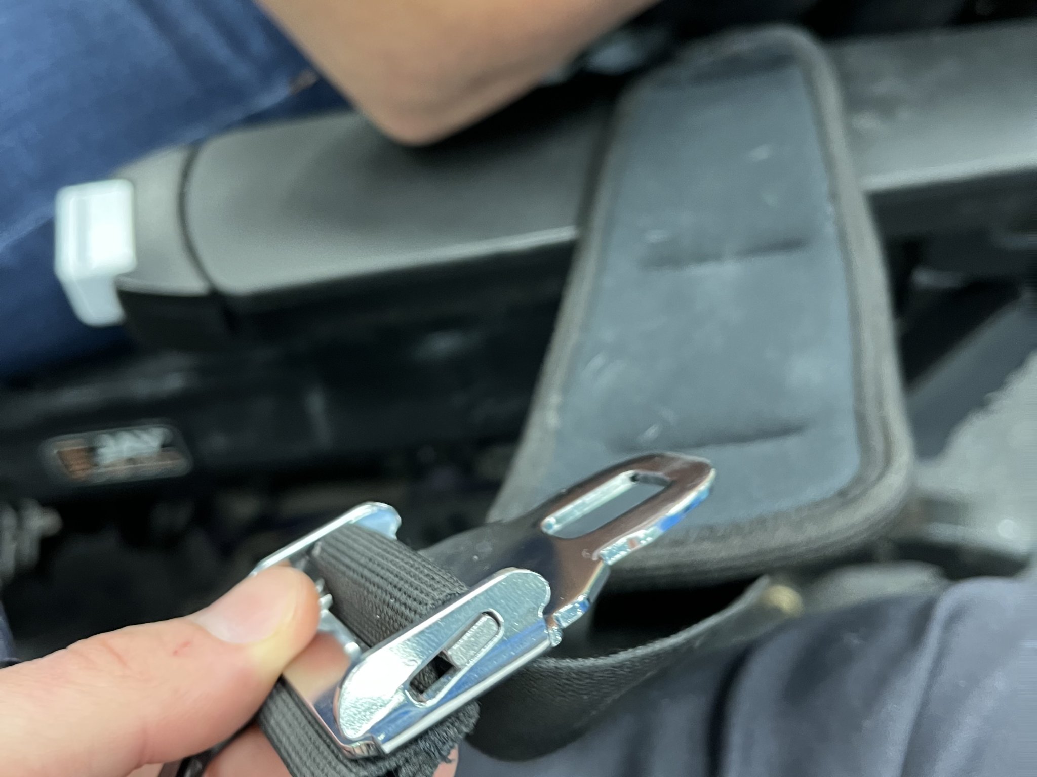 Nắp che khóa dây an toàn cho xe lăn