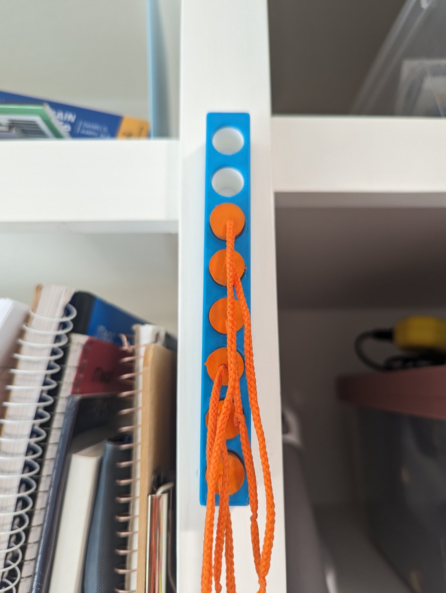 Giá đỡ tai nghe cho cha mẹ có trẻ em la hét