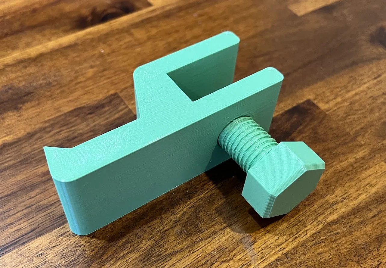 Kẹp bàn cho tai nghe in 3D màu xanh hạt dẻ