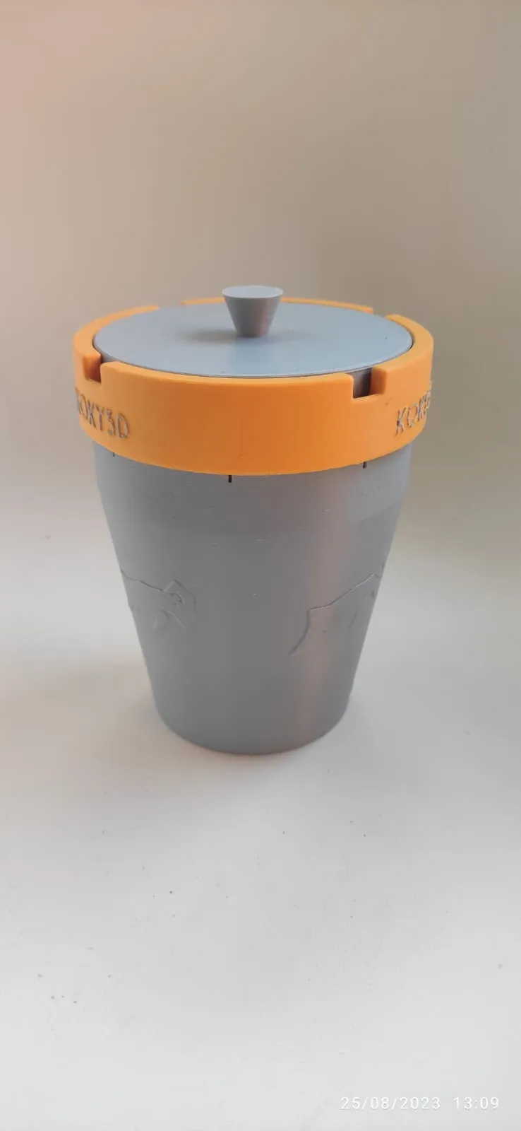 Gạt tàn chống gió cho sân vườn bằng nhựa ABS/ASA