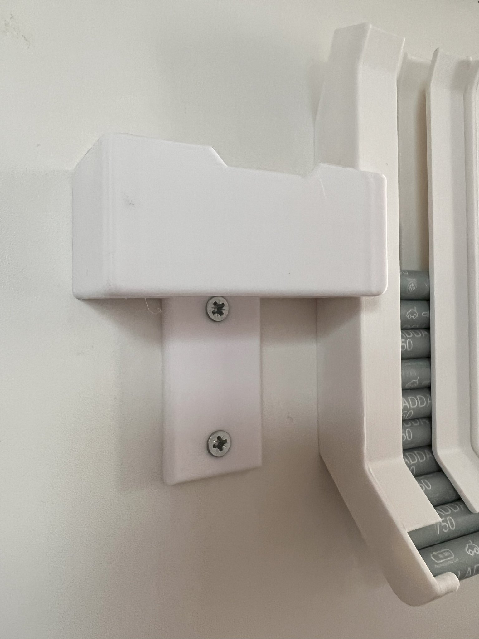 Giá treo tường cho bộ sạc pin Ikea AA/AAA