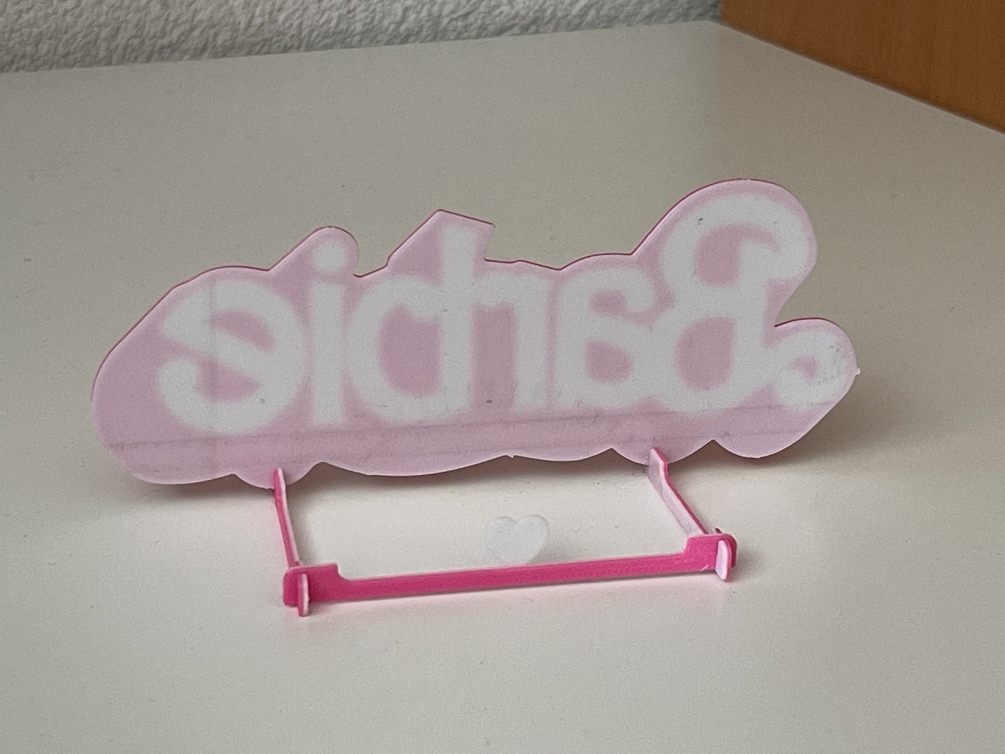 Thẻ quà tặng Barbie có thể lắp ghép với chân đế nhỏ