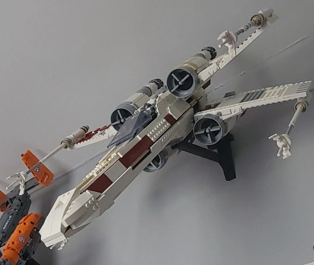 Giá đỡ tường cho bộ LEGO Star Wars 75355 UCS X-Wing
