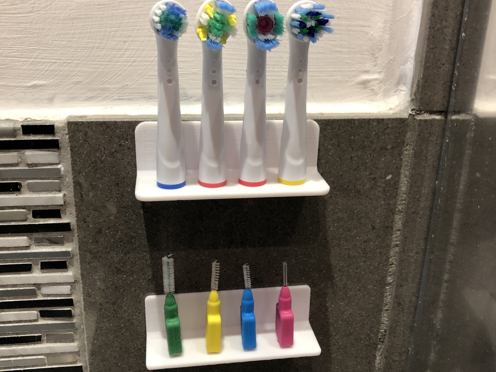 Giá đỡ bàn chải đánh răng cho 4 đầu Oral-B