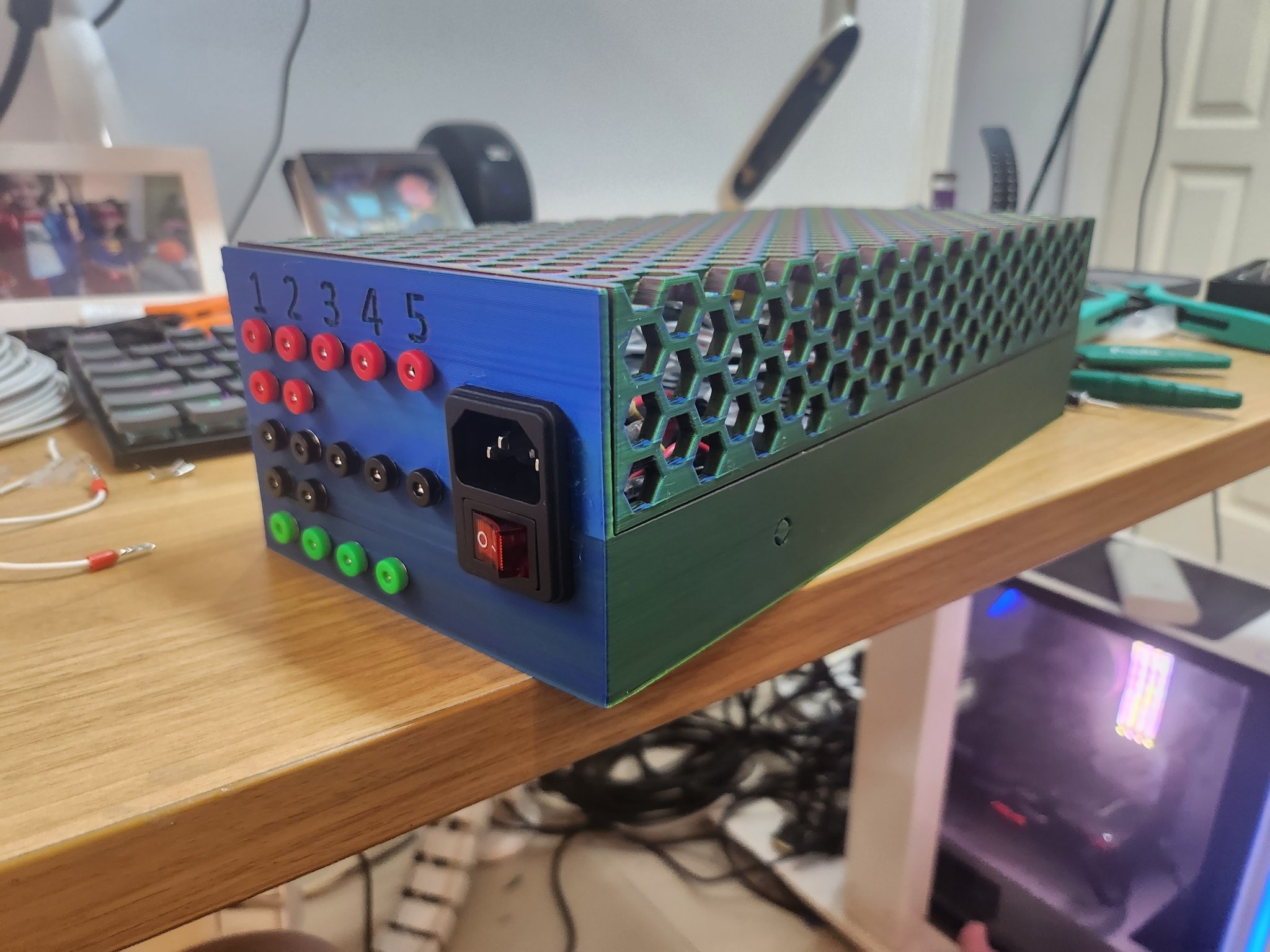 Bộ vỏ điều khiển LED QuinLED Dig Quad và nguồn Meanwell LRS-350-24