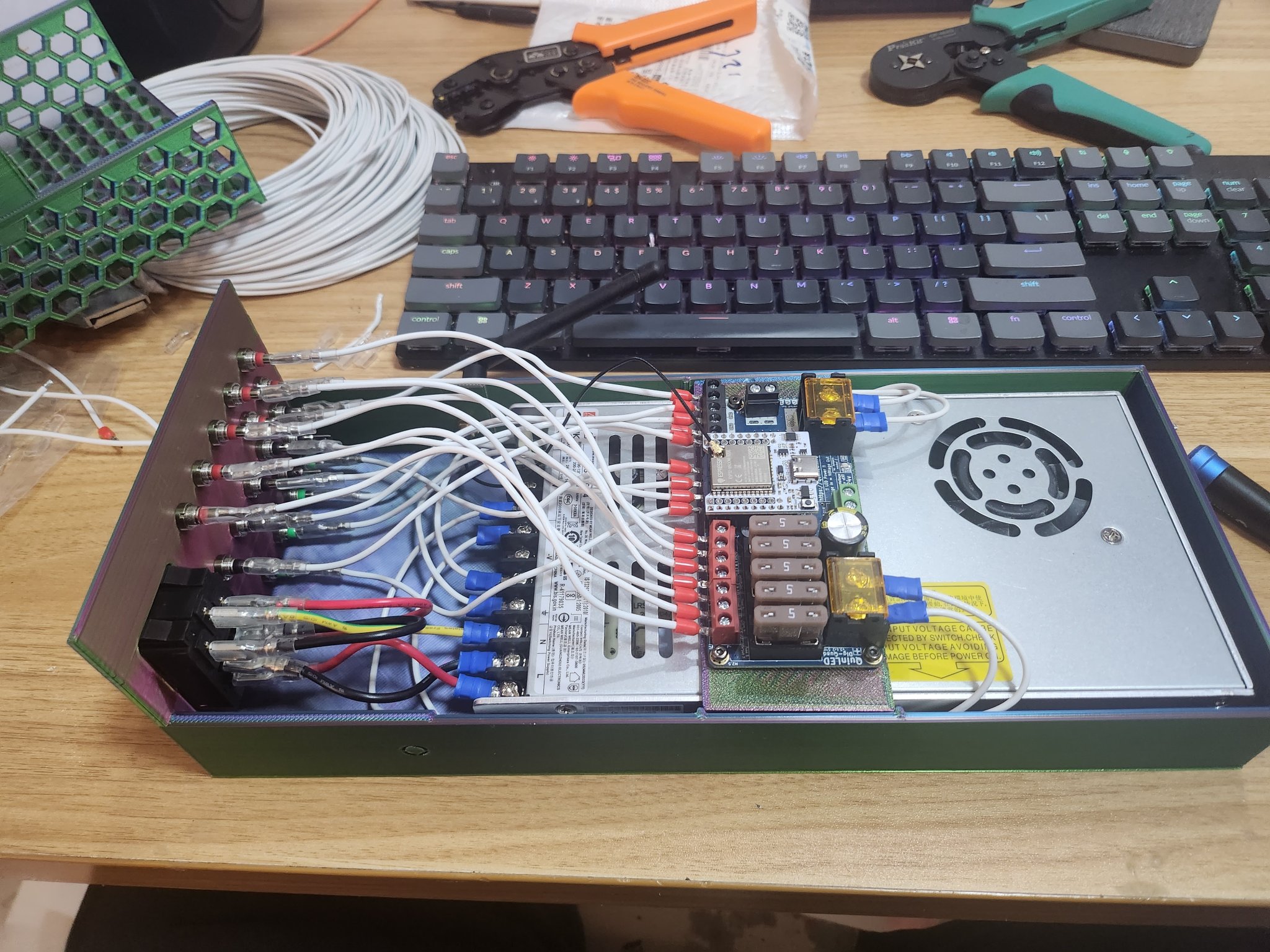 Bộ vỏ điều khiển LED QuinLED Dig Quad và nguồn Meanwell LRS-350-24