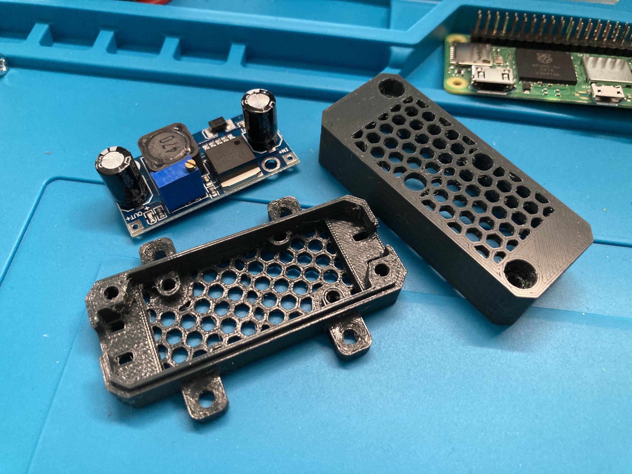 Vỏ bộ chuyển đổi buck LM2596 với chân lắp đặt