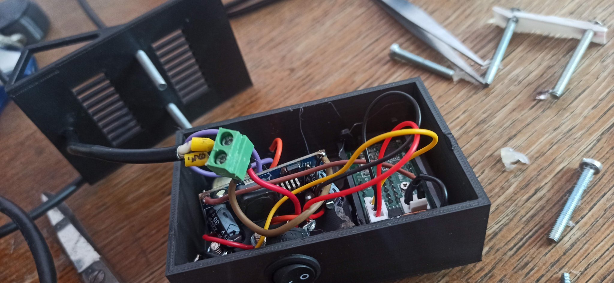 Hộp nguồn biến áp nhỏ gọn di động