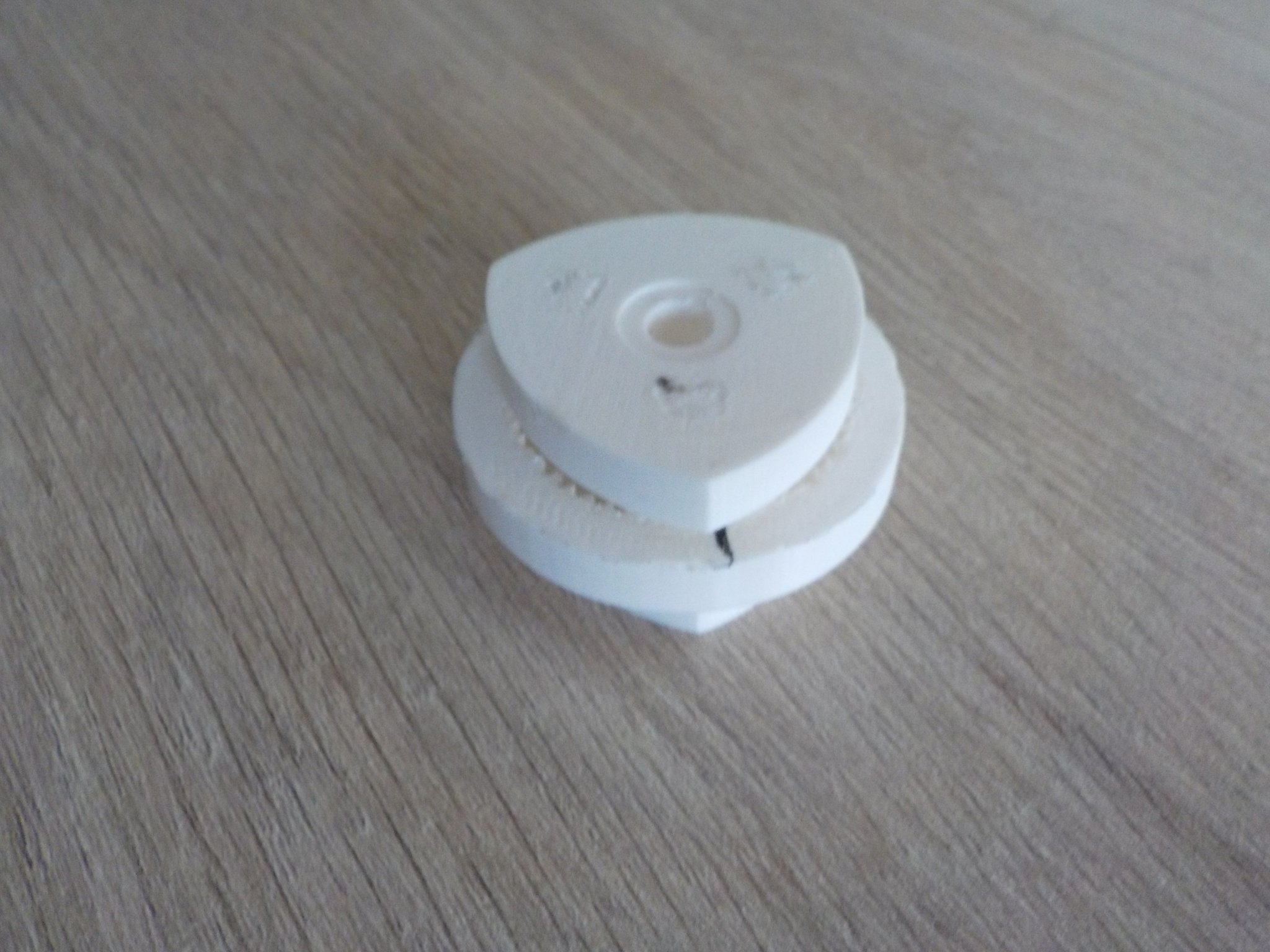 *Đồ chơi xoay với hộp số hành tinh nhỏ gọn*