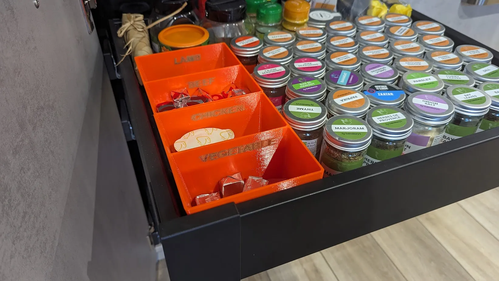 Hộp lưu trữ viên gia vị dạng khối đơn giản