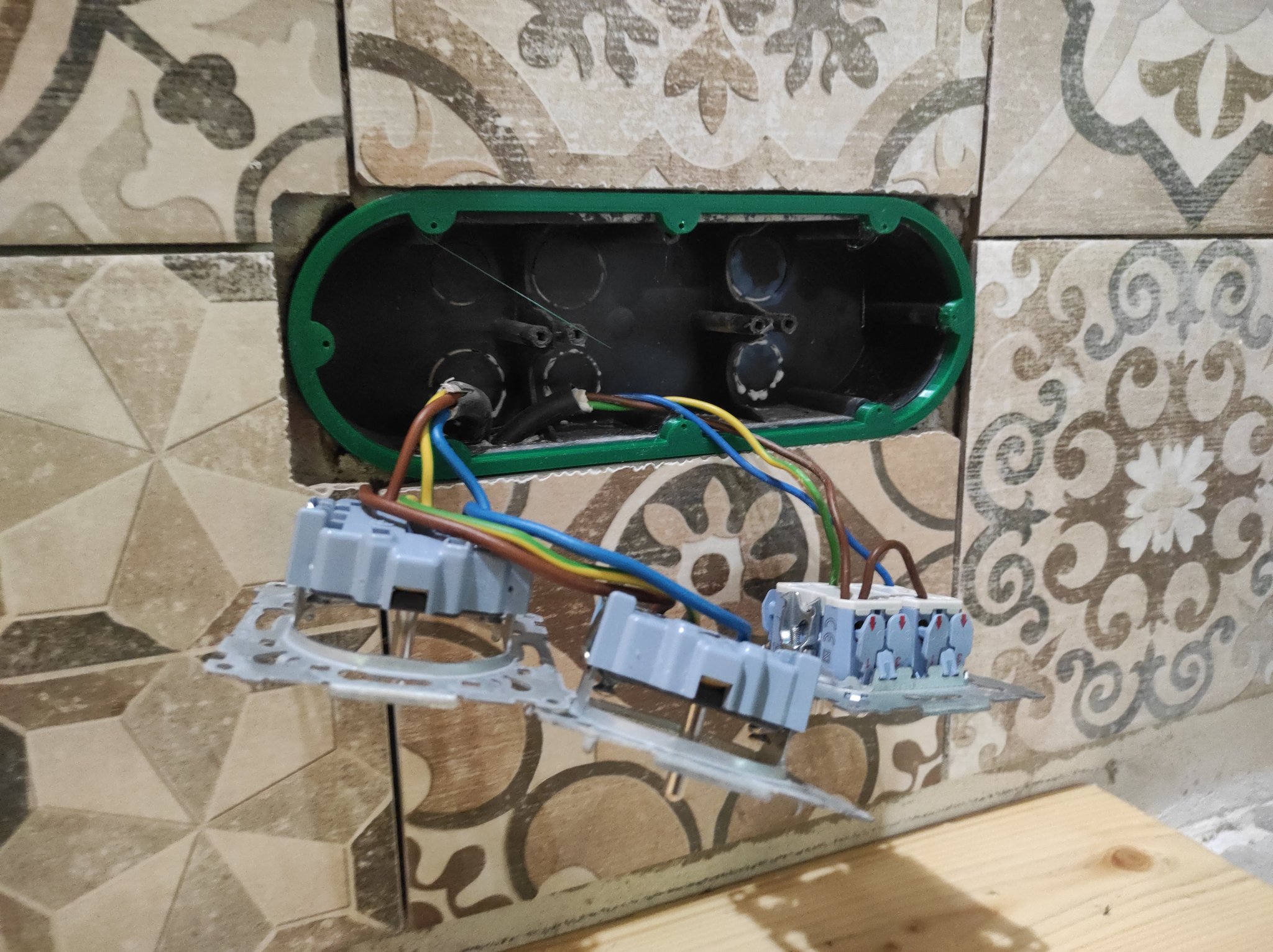 Bộ chia khoảng cách cho hộp điện ba chiều