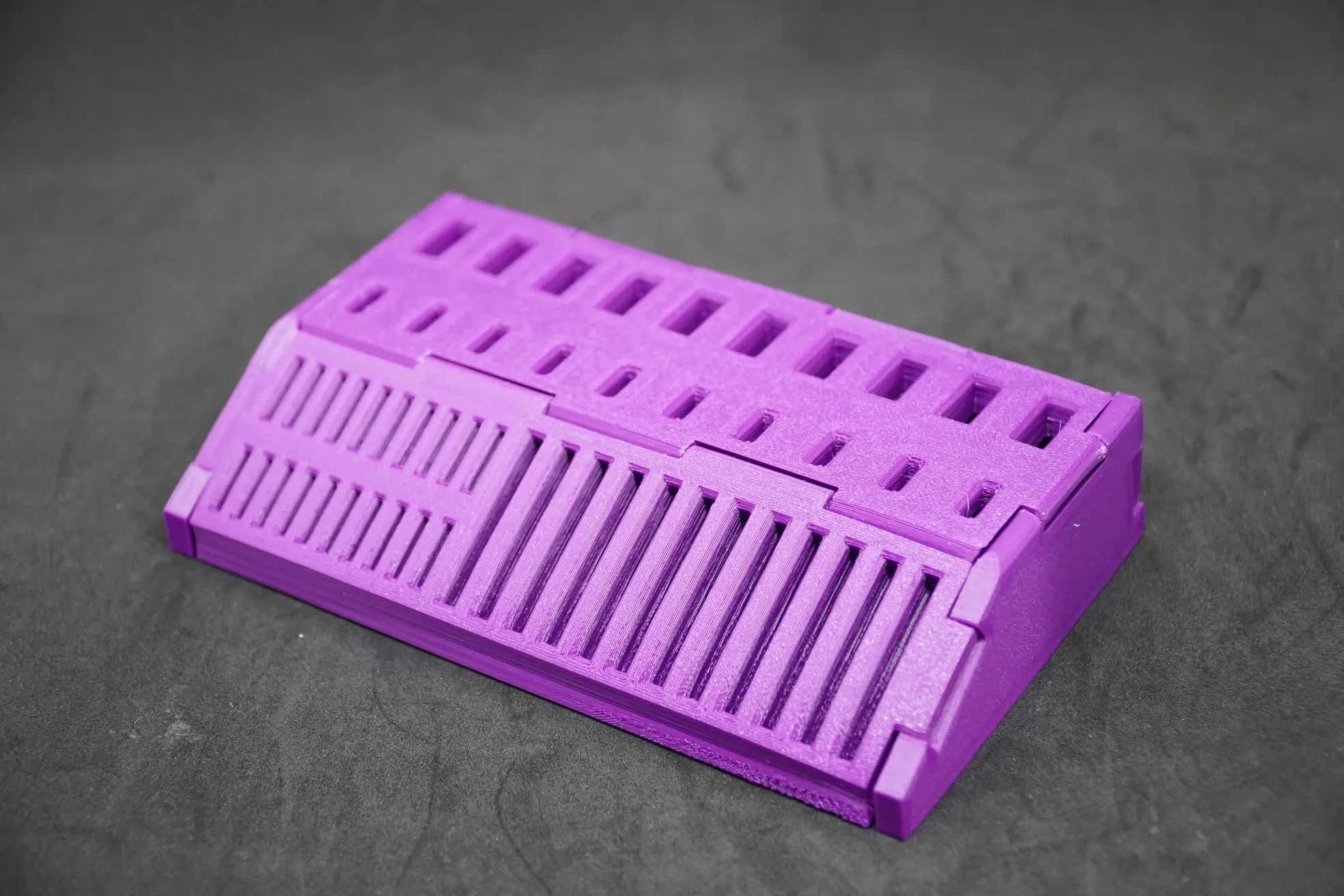 Giá đỡ USB và thẻ SD gập lại tiện lợi