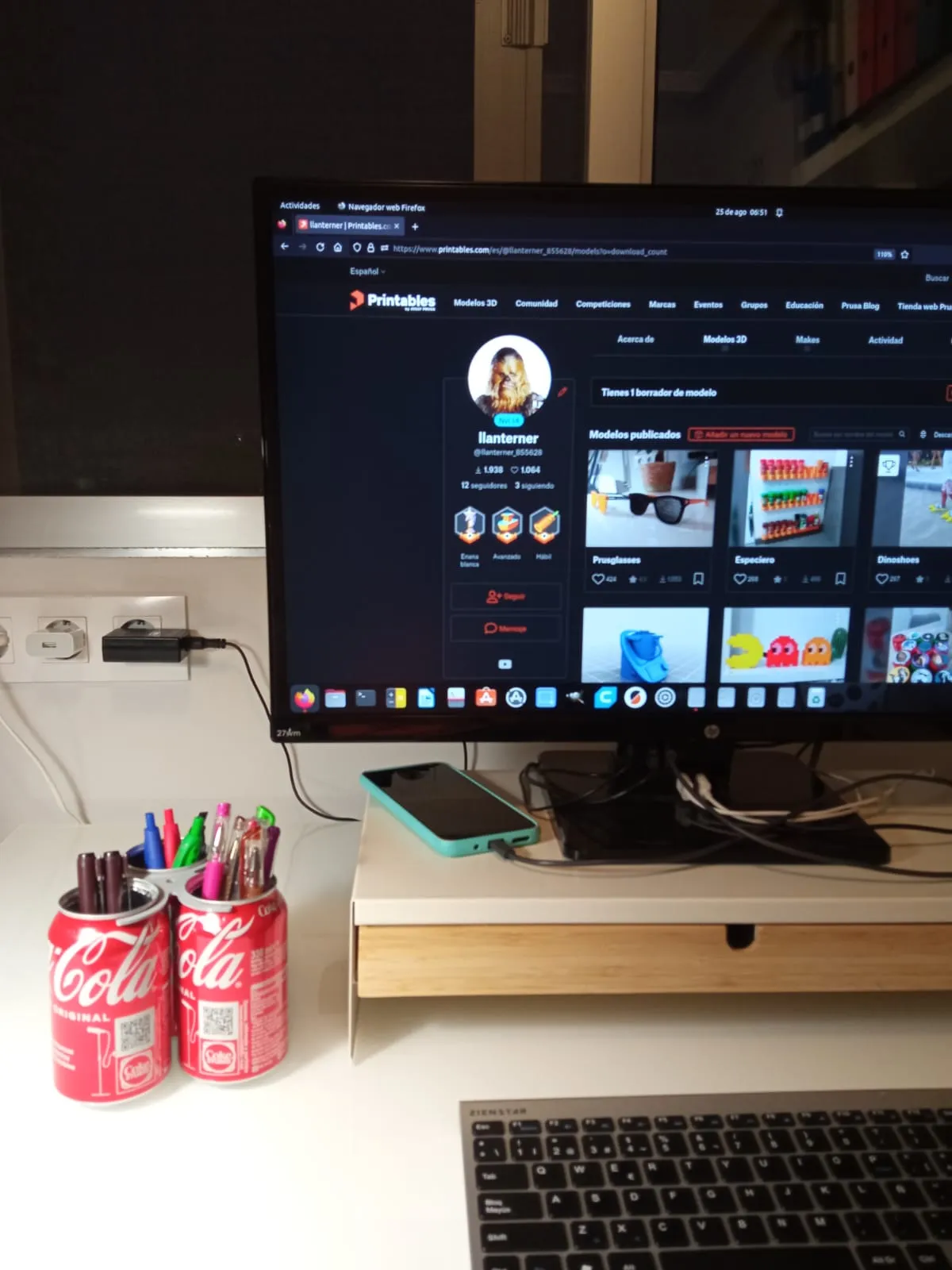 Giá đỡ bút làm từ lon nước uống