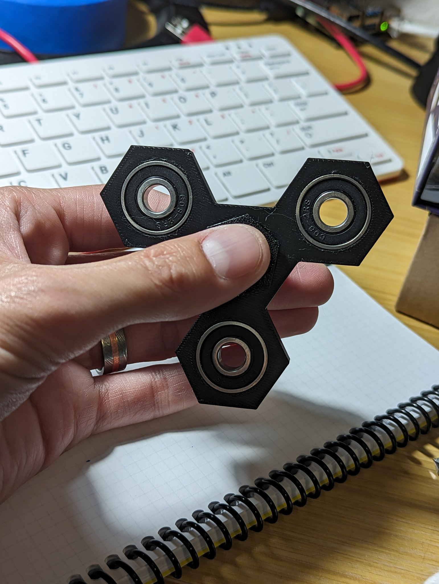 Spinner xoay hình lục giác với nắp trung tâm