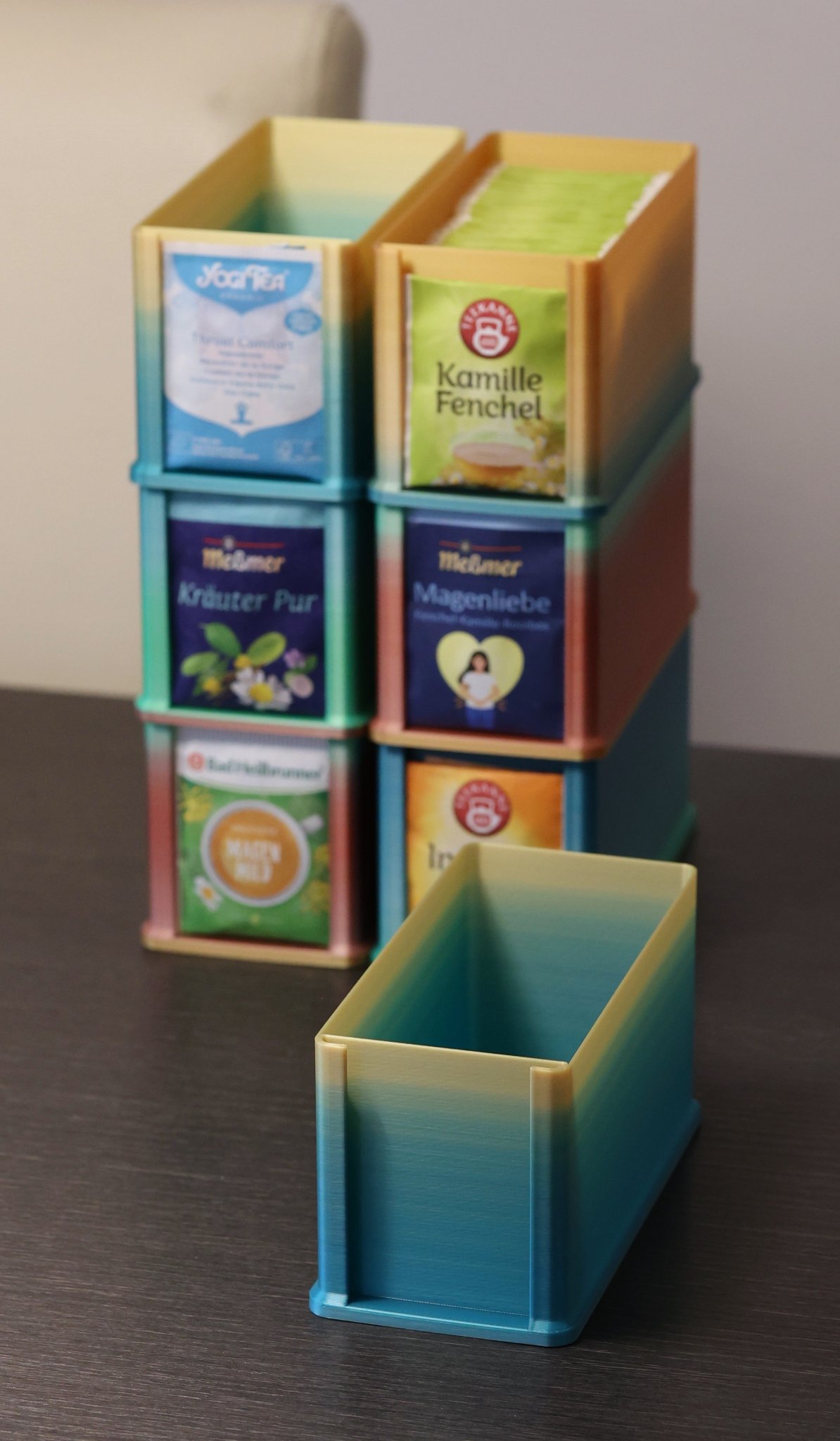 Hộp trà túi lọc xếp chồng được in theo chế độ bình hoa