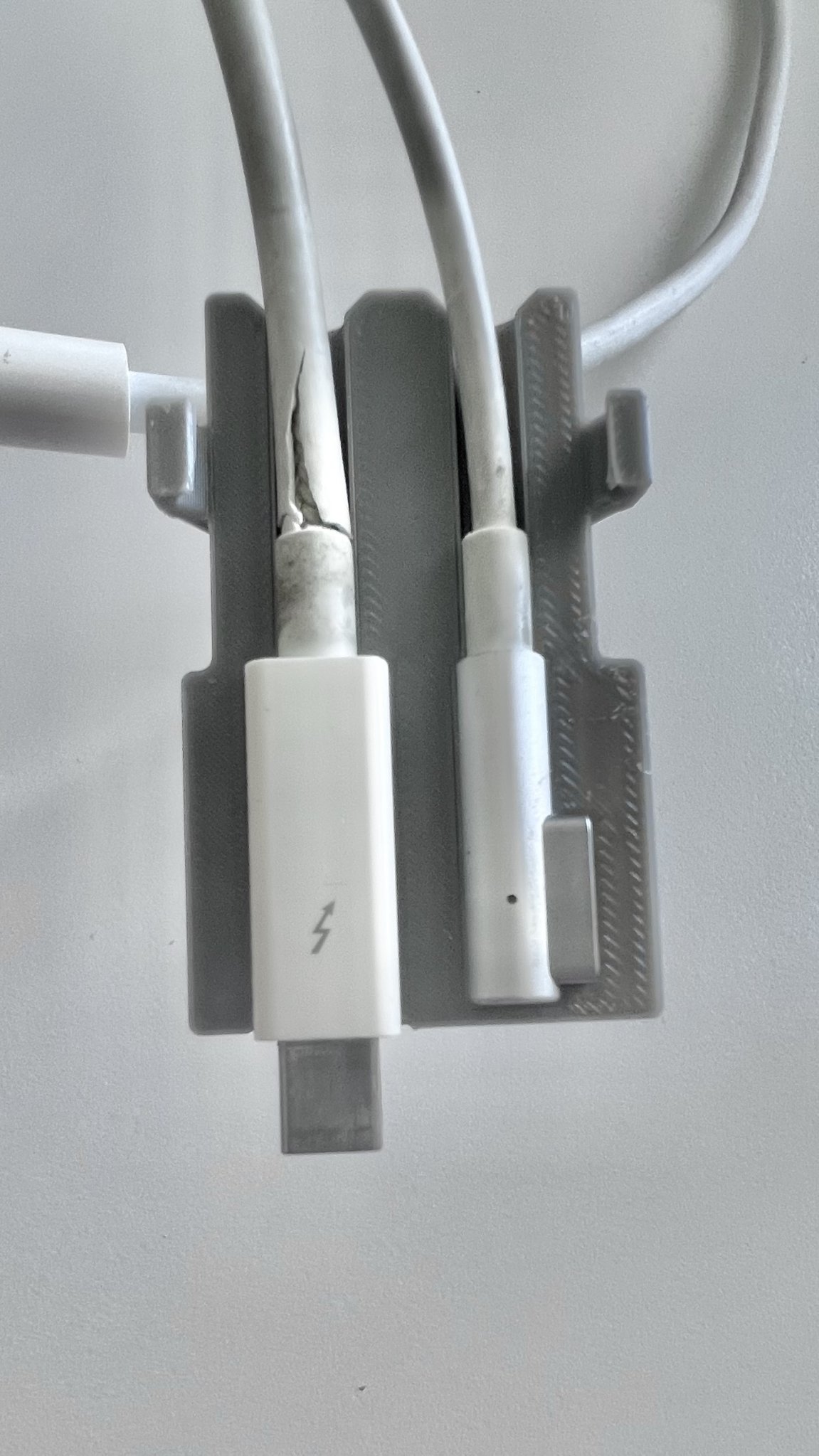 Vỏ cáp cho màn hình Thunderbolt Display 27 inch của Apple