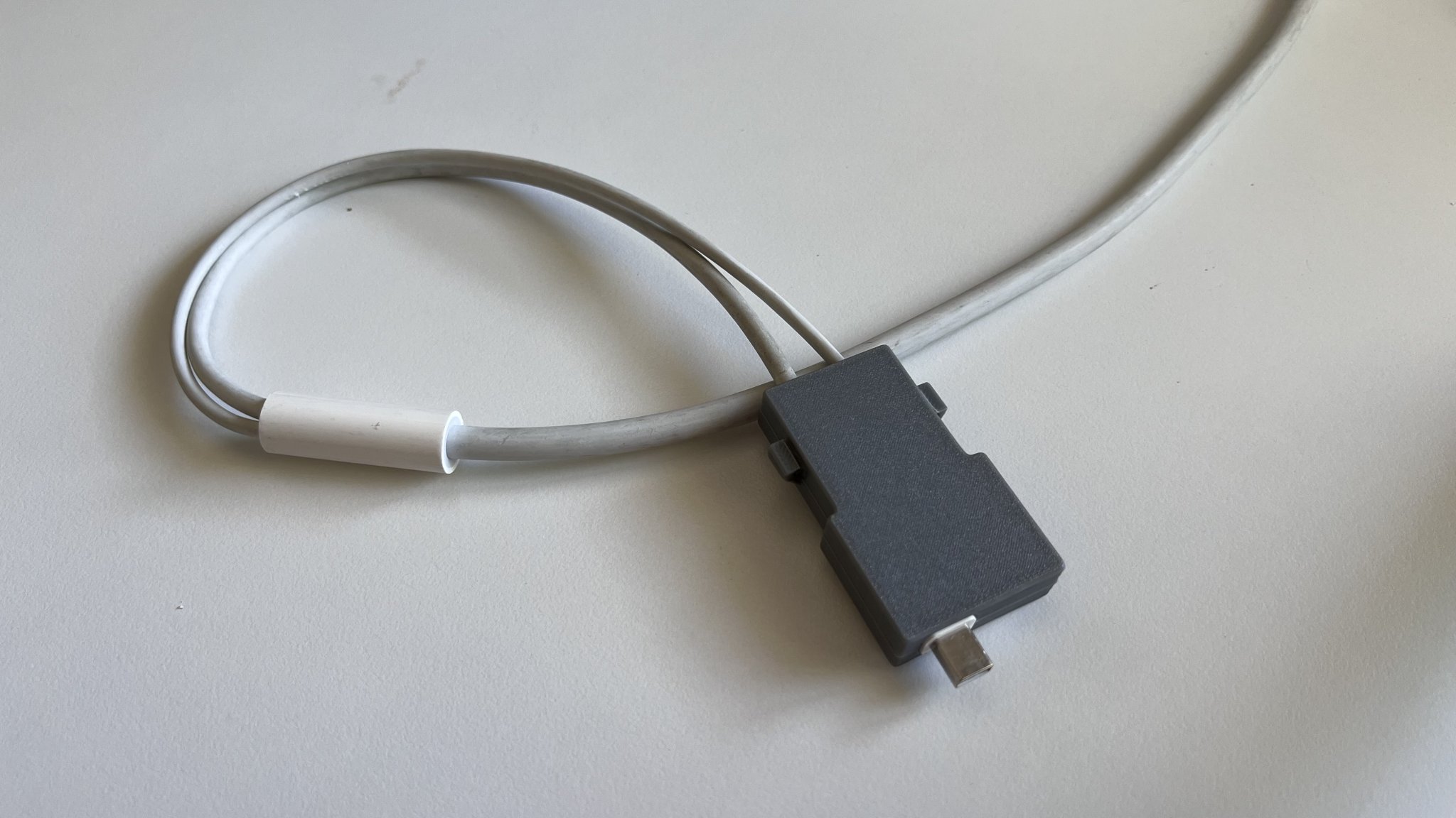 Vỏ cáp cho màn hình Thunderbolt Display 27 inch của Apple