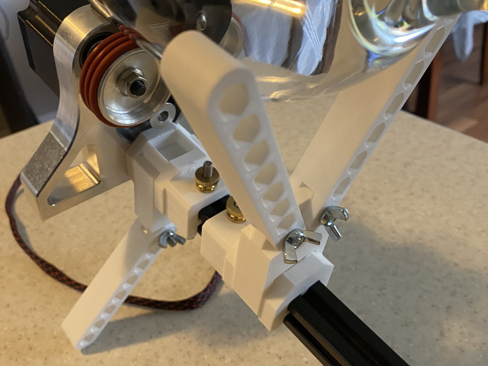 Chân mở rộng cho bộ phận quay laser hỗ trợ ly rượu