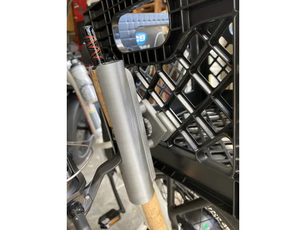 Giá đỡ cần câu cá gắn vào thùng sữa từ The Container Store