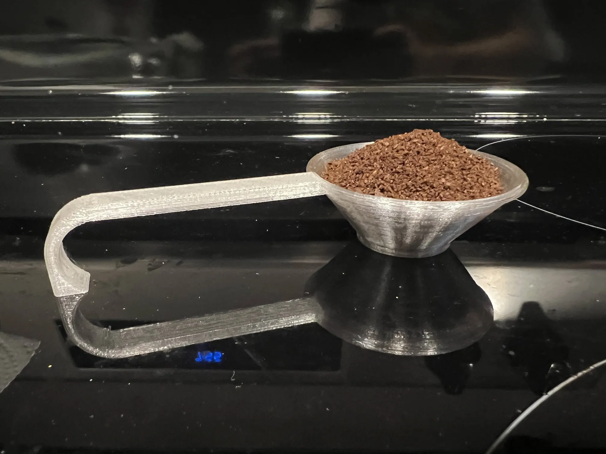 Muỗng cà phê đo 15g hạt cà phê với dung tích 26.737ml