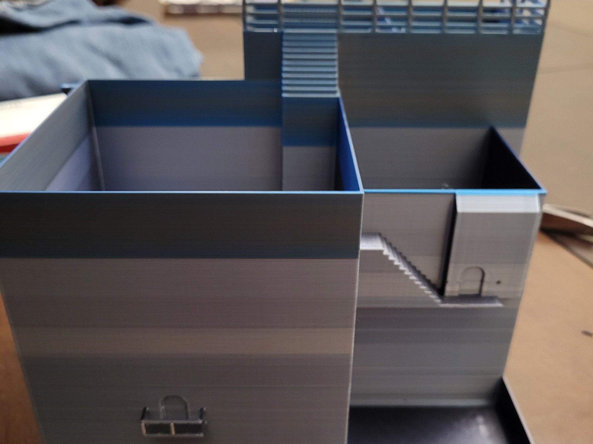 Chậu cây kiêm giá đỡ bút lấy cảm hứng từ MC Escher