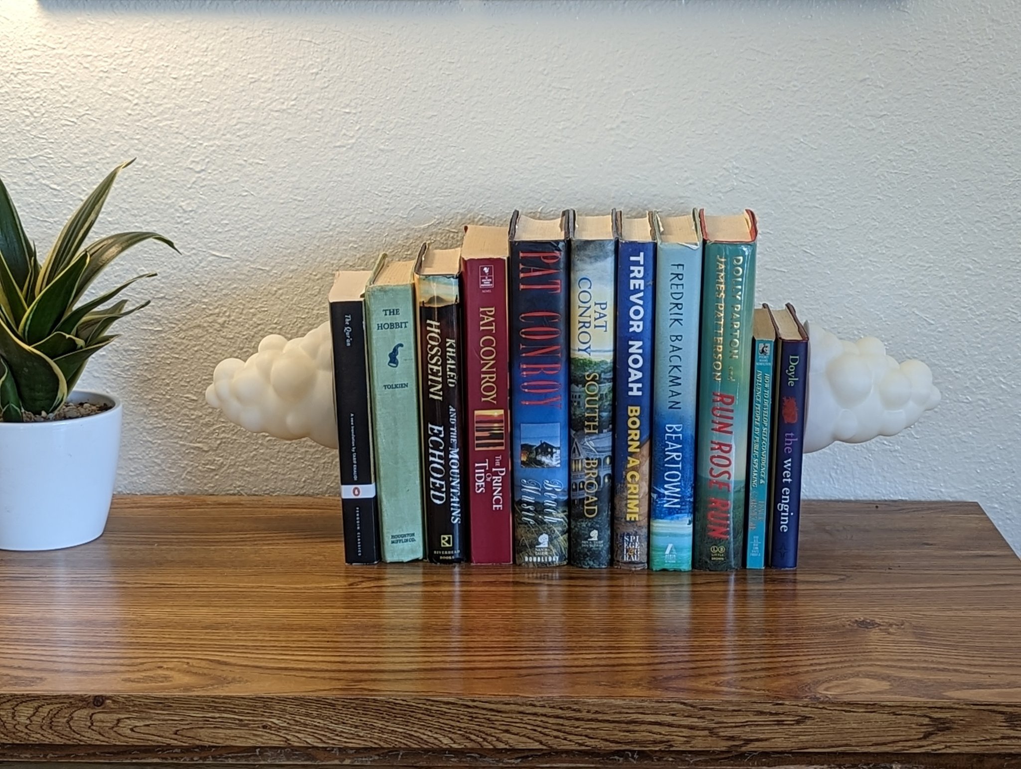 Giá đỡ sách mây bay đơn giản