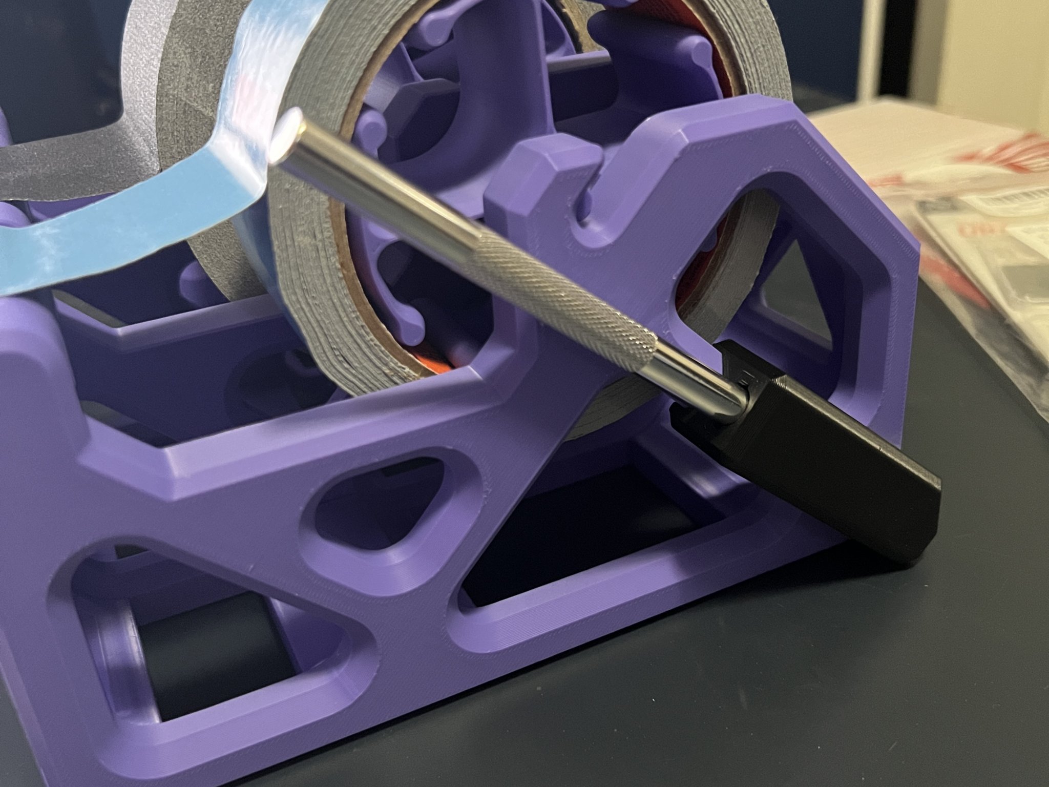 Giá đỡ dao cắt gắn bên hông cho máy phân phát băng dính