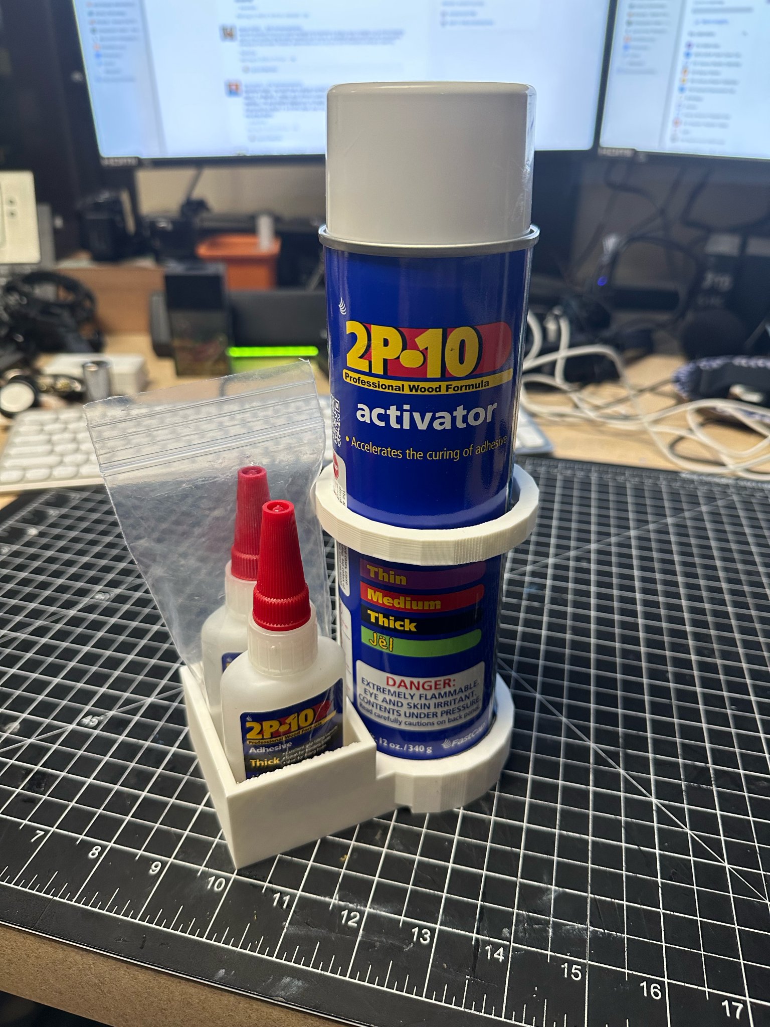 Giá đỡ keo 2P10 gắn tường cho 2 chai và bình hoạt hóa