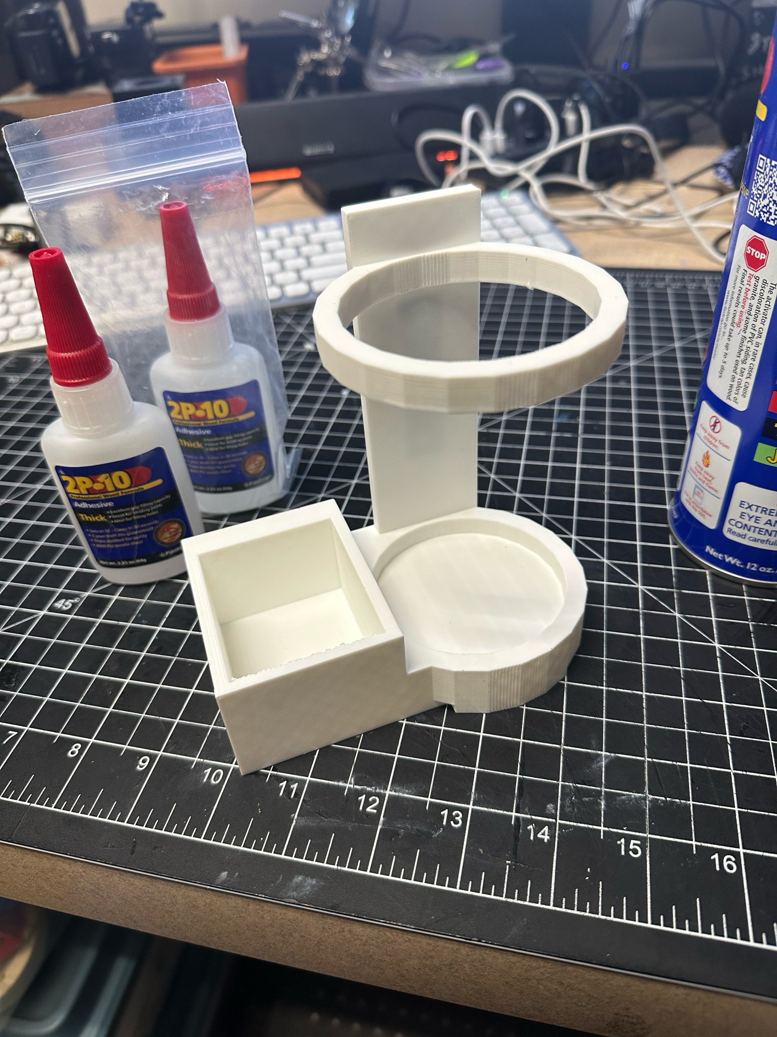 Giá đỡ keo 2P10 gắn tường cho 2 chai và bình hoạt hóa