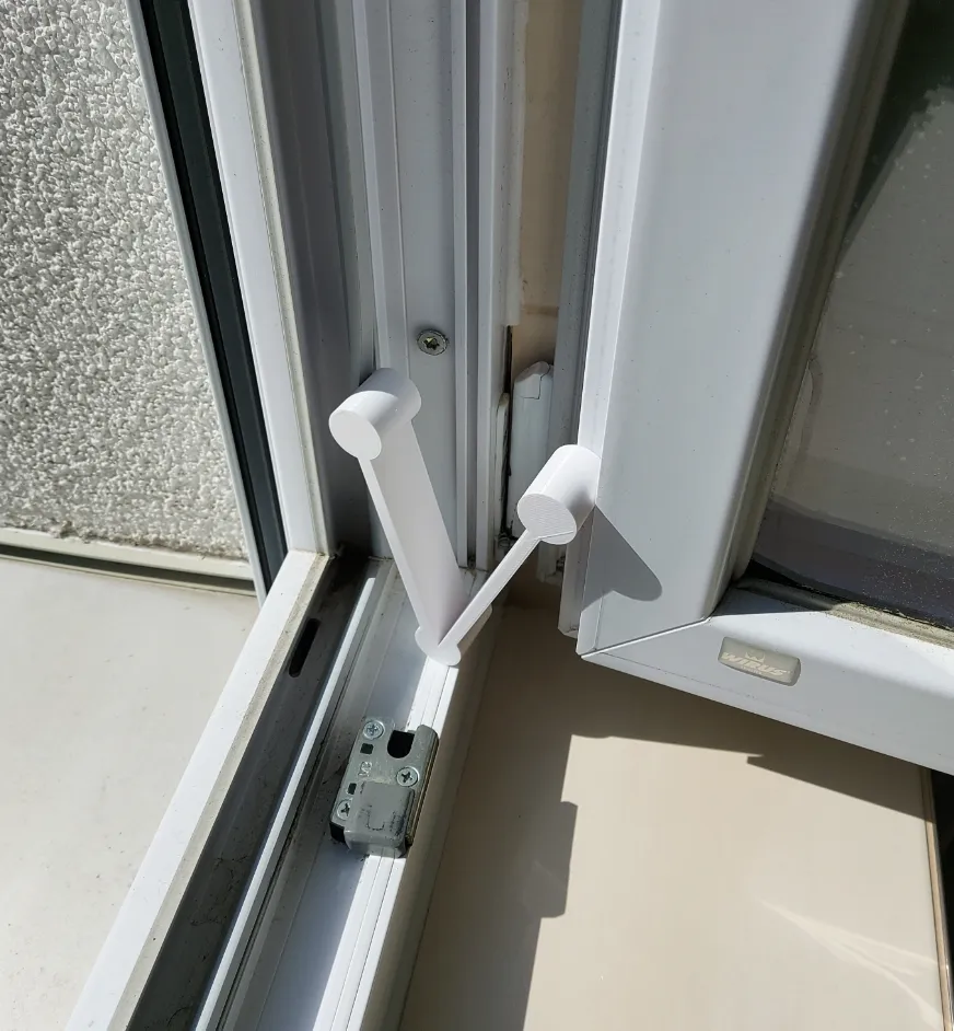 Chặn cửa sổ chống gió cho không gian sống