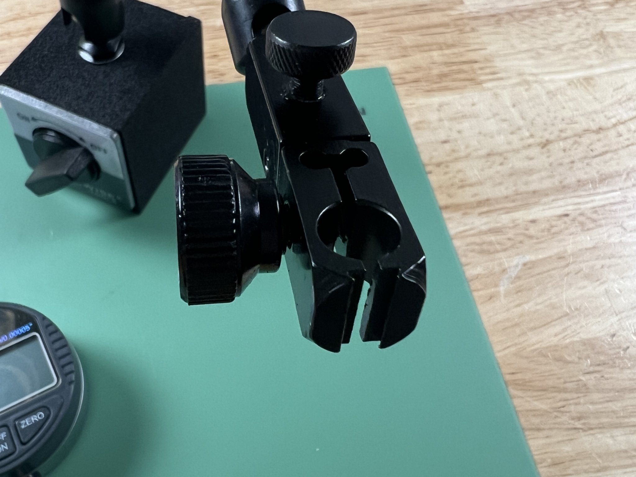 Bộ điều chỉnh khoảng cách cho đồng hồ đo độ chính xác