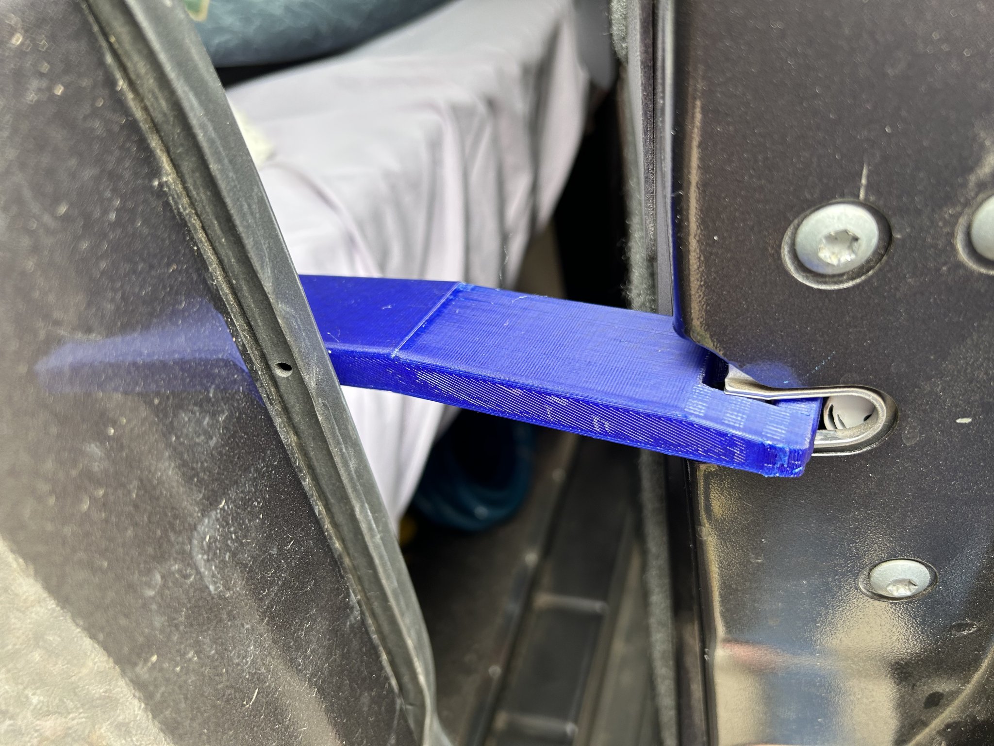 Công cụ giữ cửa sau RAM Promaster mở cho thông gió