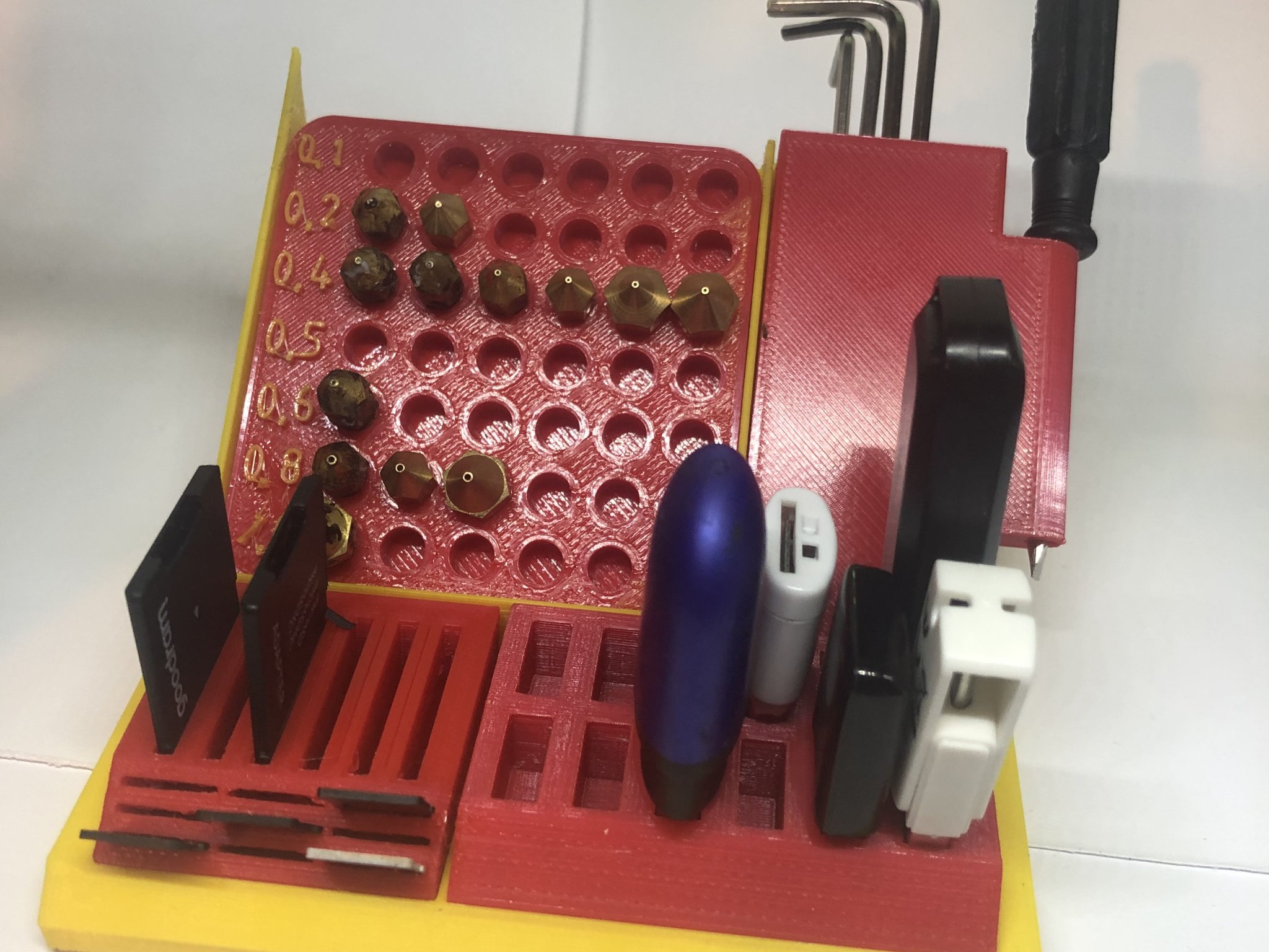 Giá đỡ và tổ chức dụng cụ cho máy in 3D