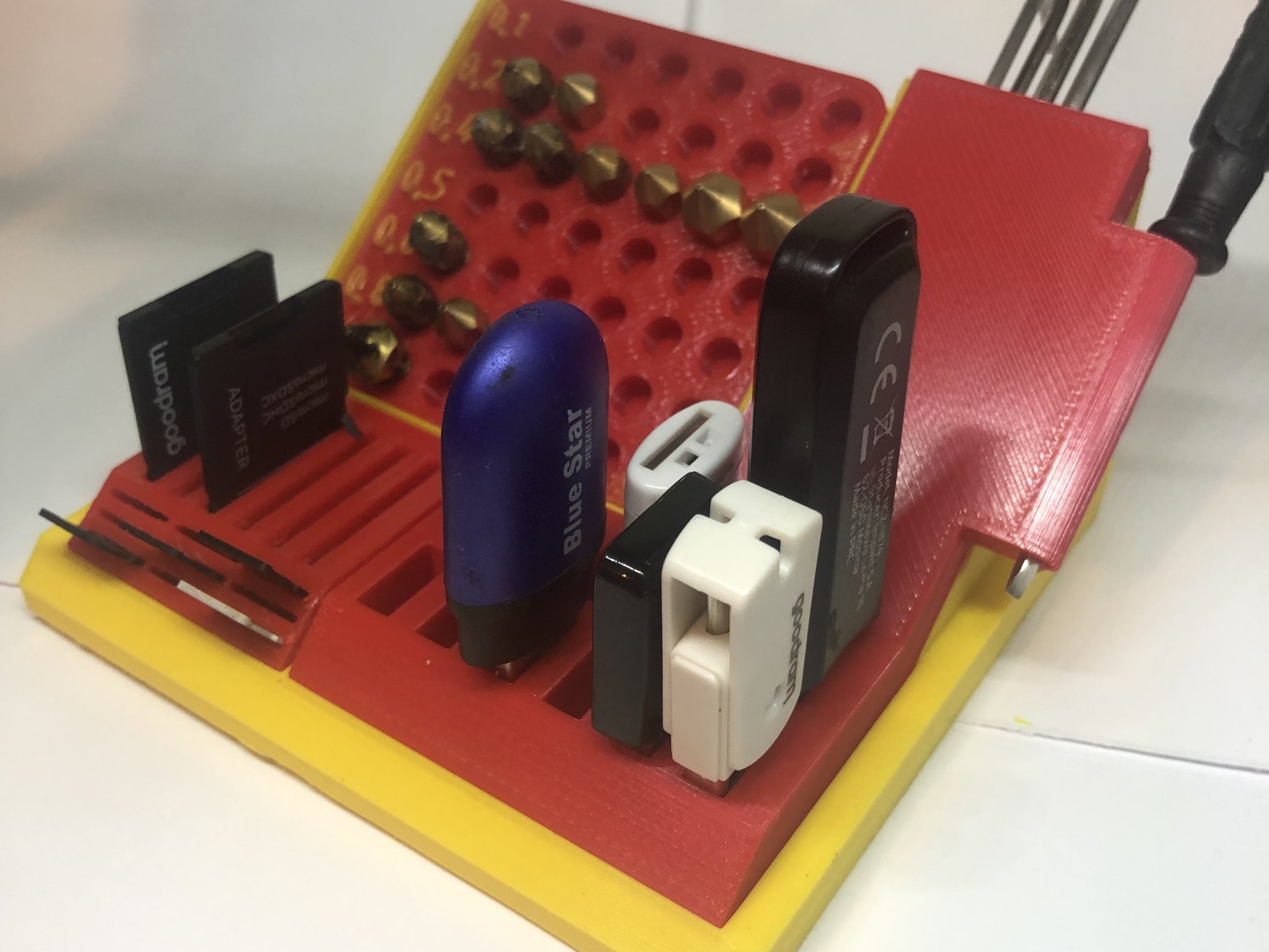 Giá đỡ và tổ chức dụng cụ cho máy in 3D