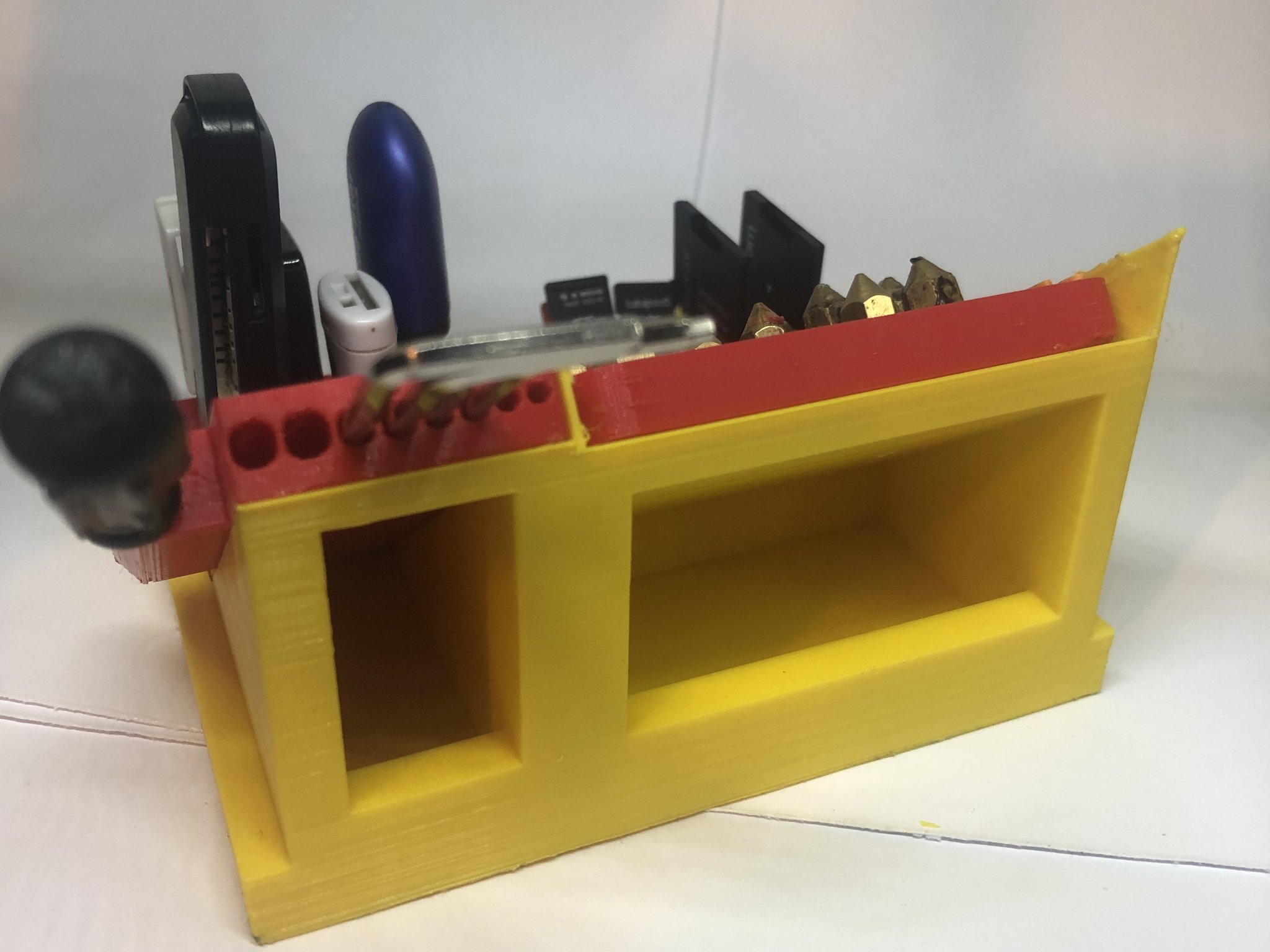 Giá đỡ và tổ chức dụng cụ cho máy in 3D