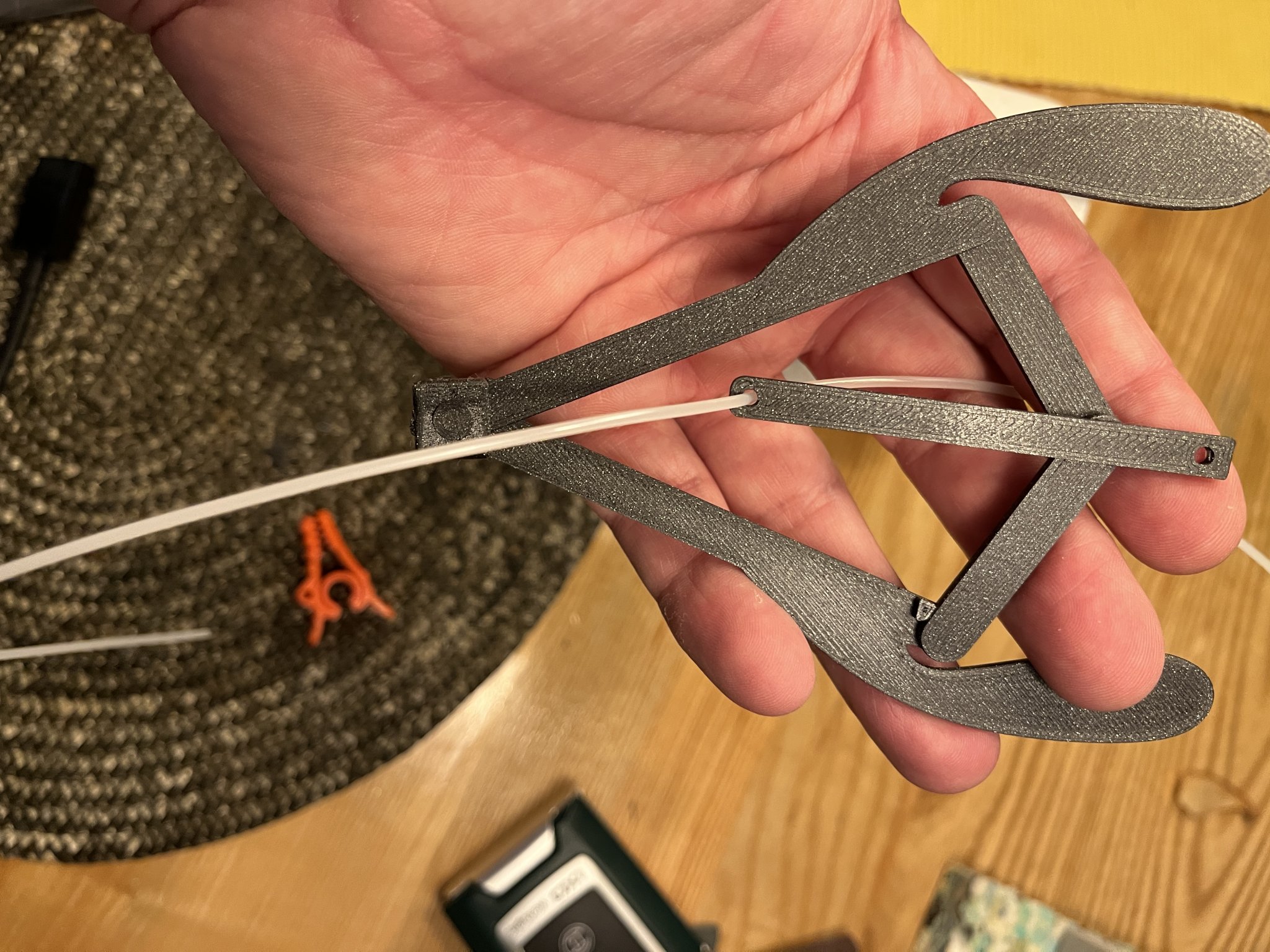 Thiết bị hỗ trợ kéo filament cho máy in 3D