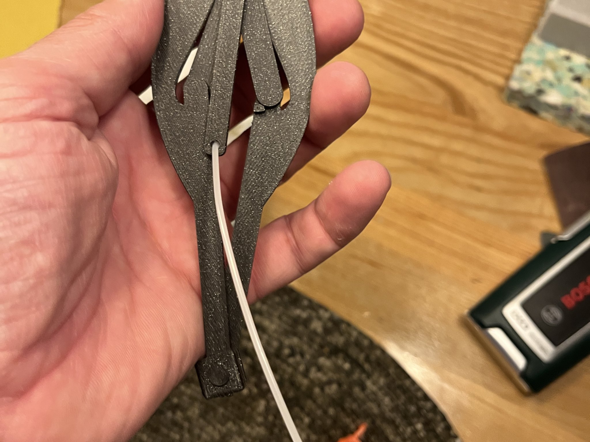 Thiết bị hỗ trợ kéo filament cho máy in 3D