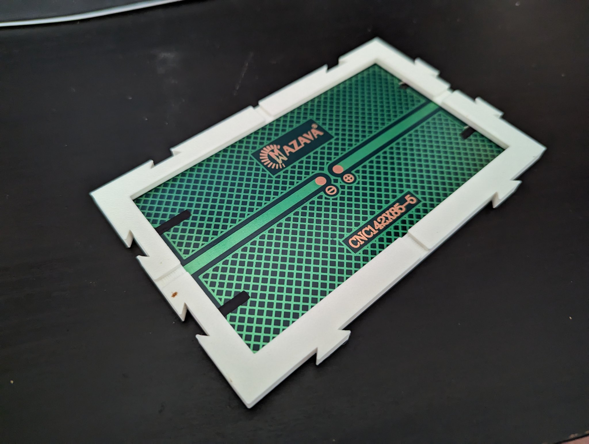 Khung pin mặt trời 142mm x 85mm với thiết kế thông minh