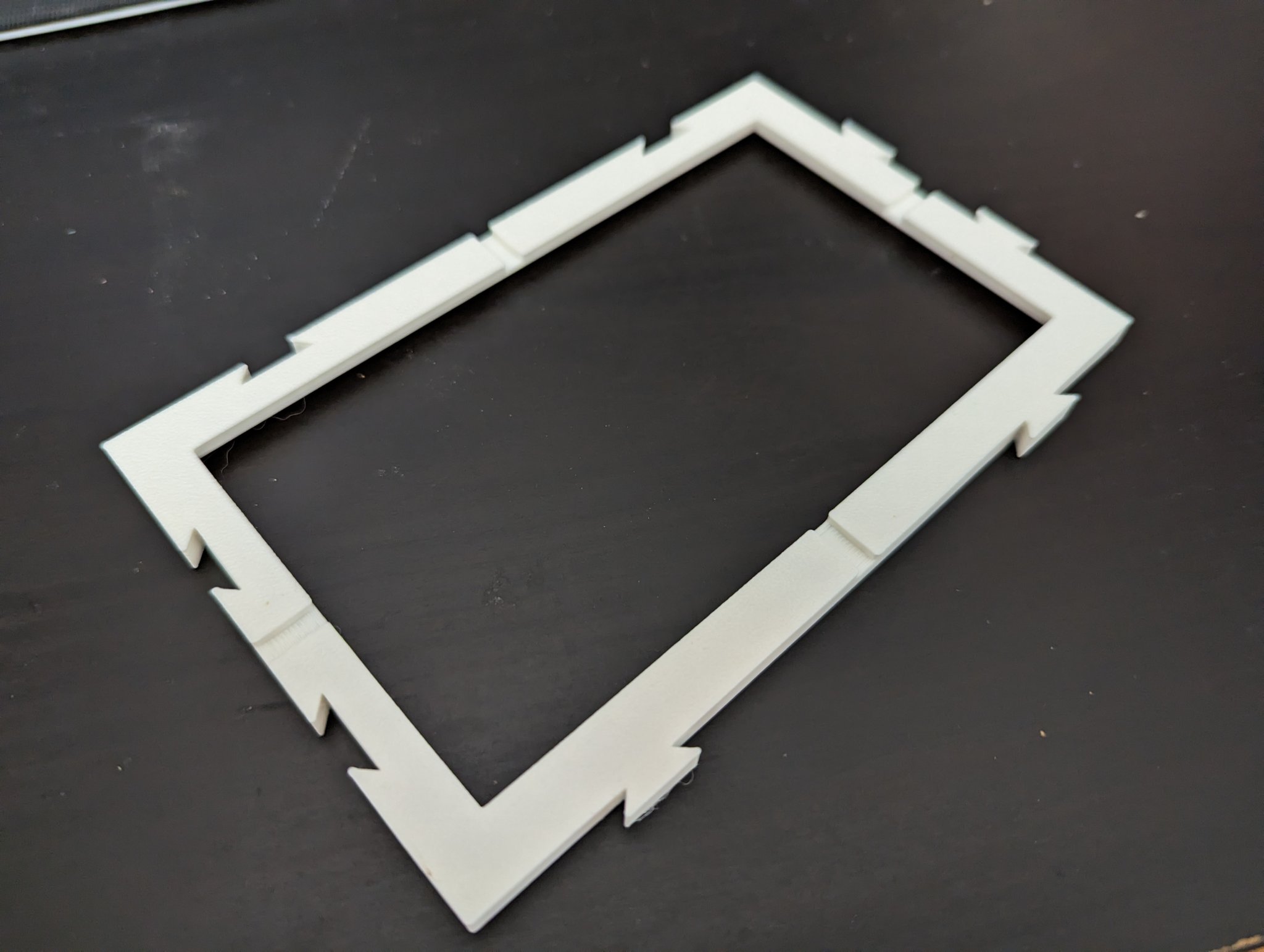 Khung pin mặt trời 142mm x 85mm với thiết kế thông minh