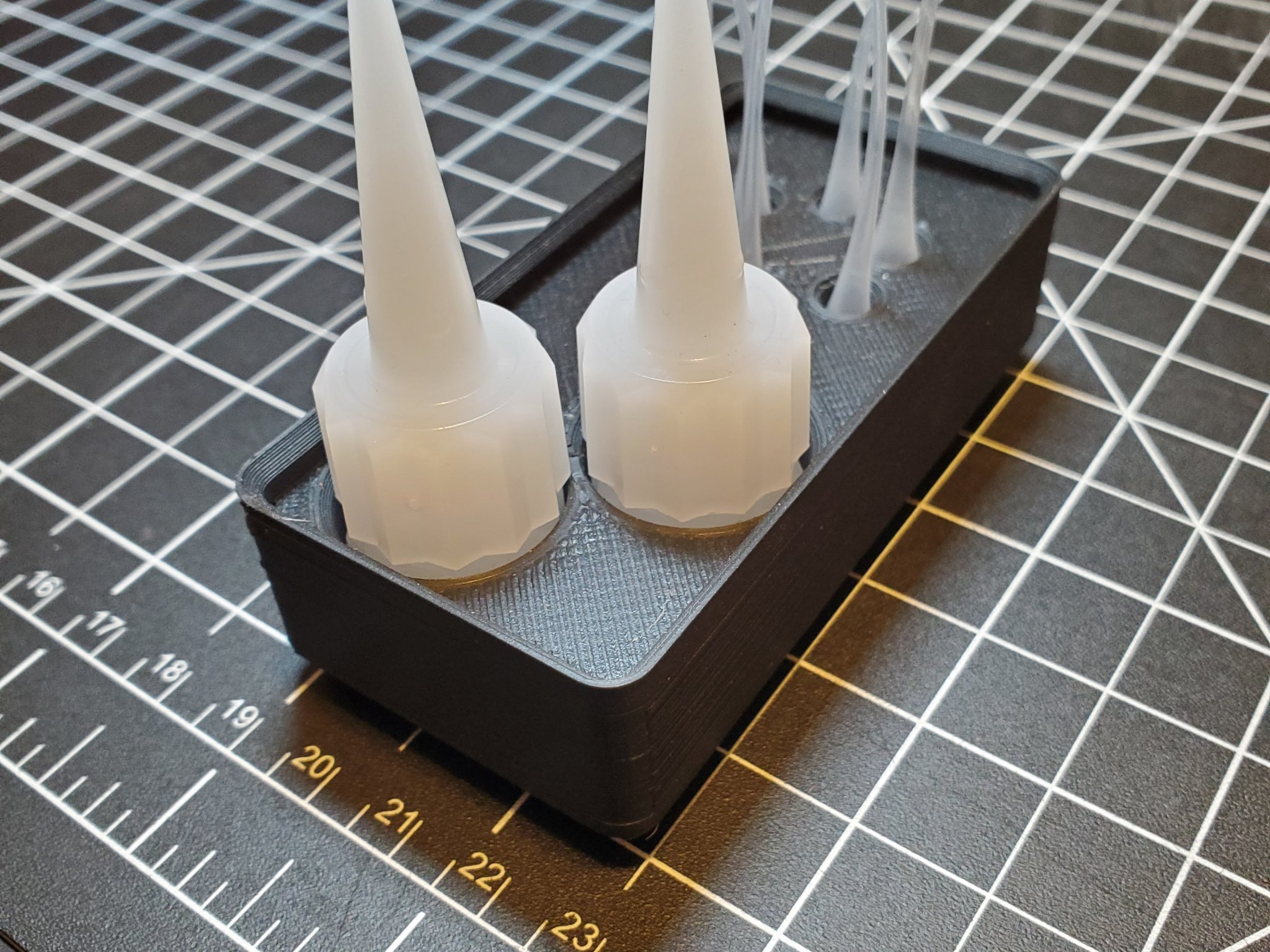 Bộ sưu tập giá đỡ keo BSI Gridfinity cho tổ chức hiệu quả