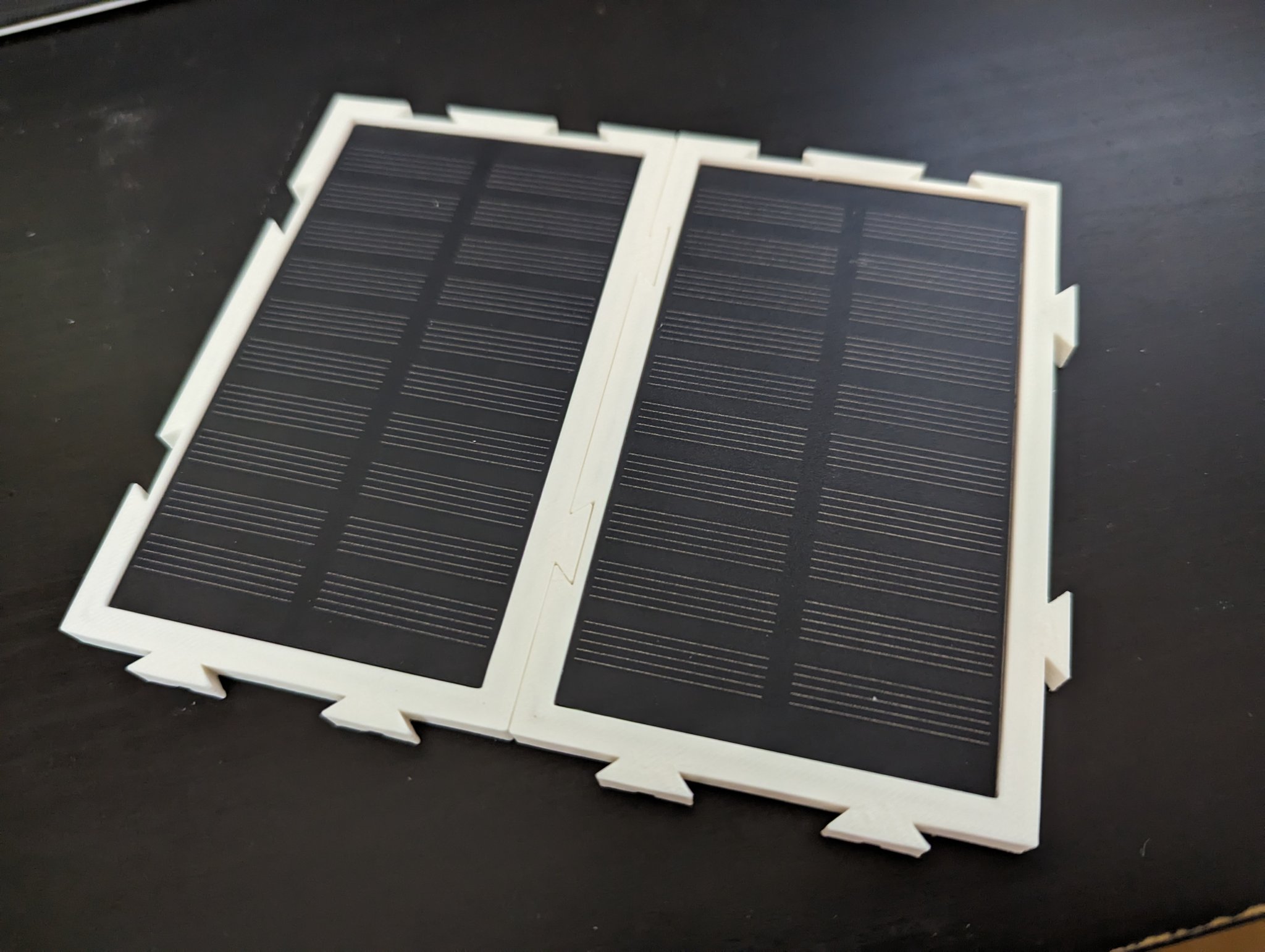 Khung pin mặt trời 107mm x 61mm cho dự án DIY