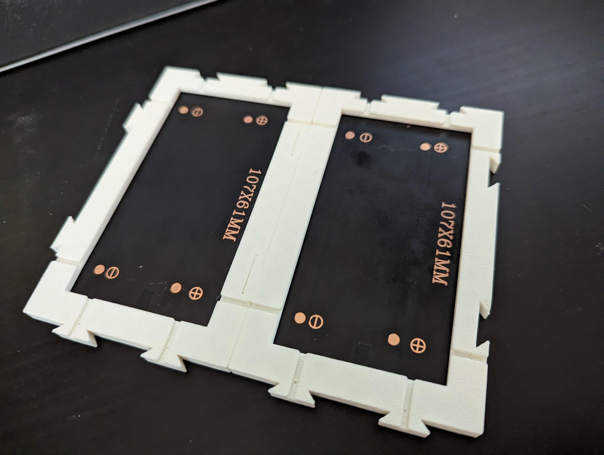 Khung pin mặt trời 107mm x 61mm cho dự án DIY