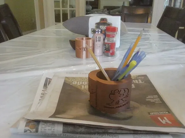 Giá đỡ bút Dilbert hài hước cho dân văn phòng