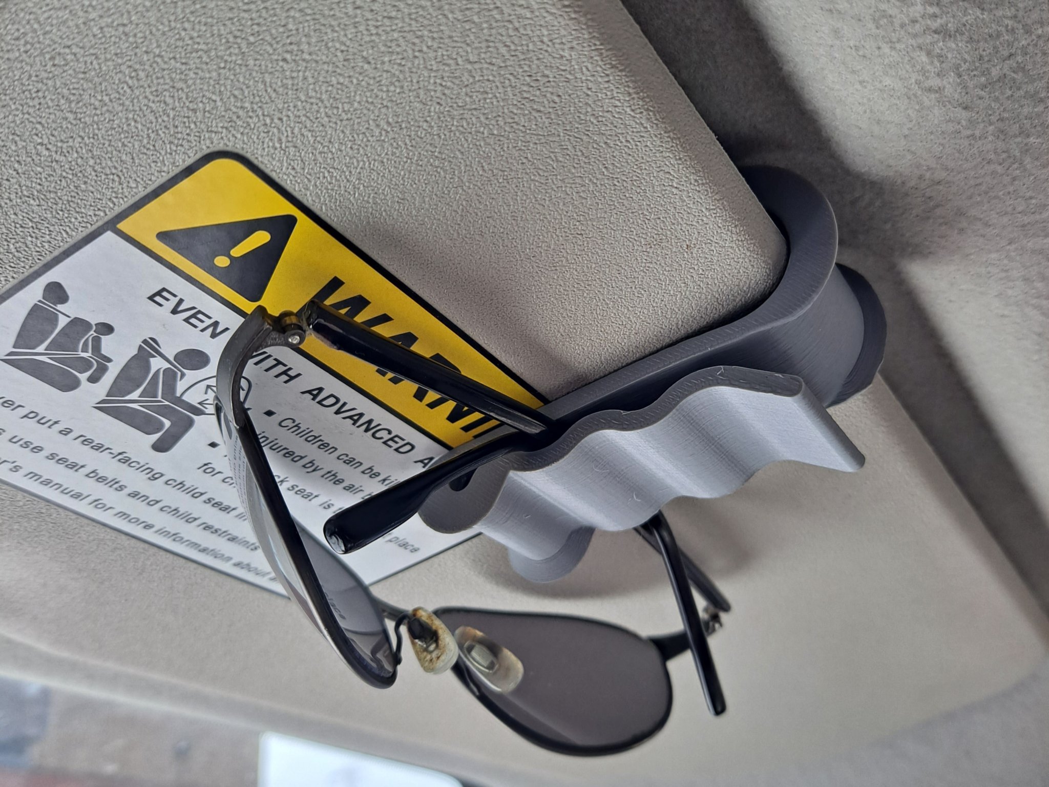 Kẹp che nắng ô tô cho kính râm và bút chì