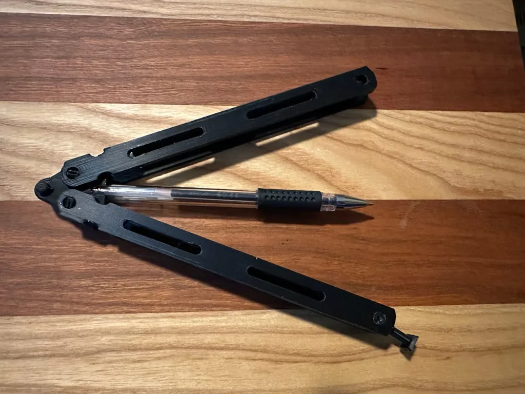 Giá đỡ bút hình dao bướm Balisong