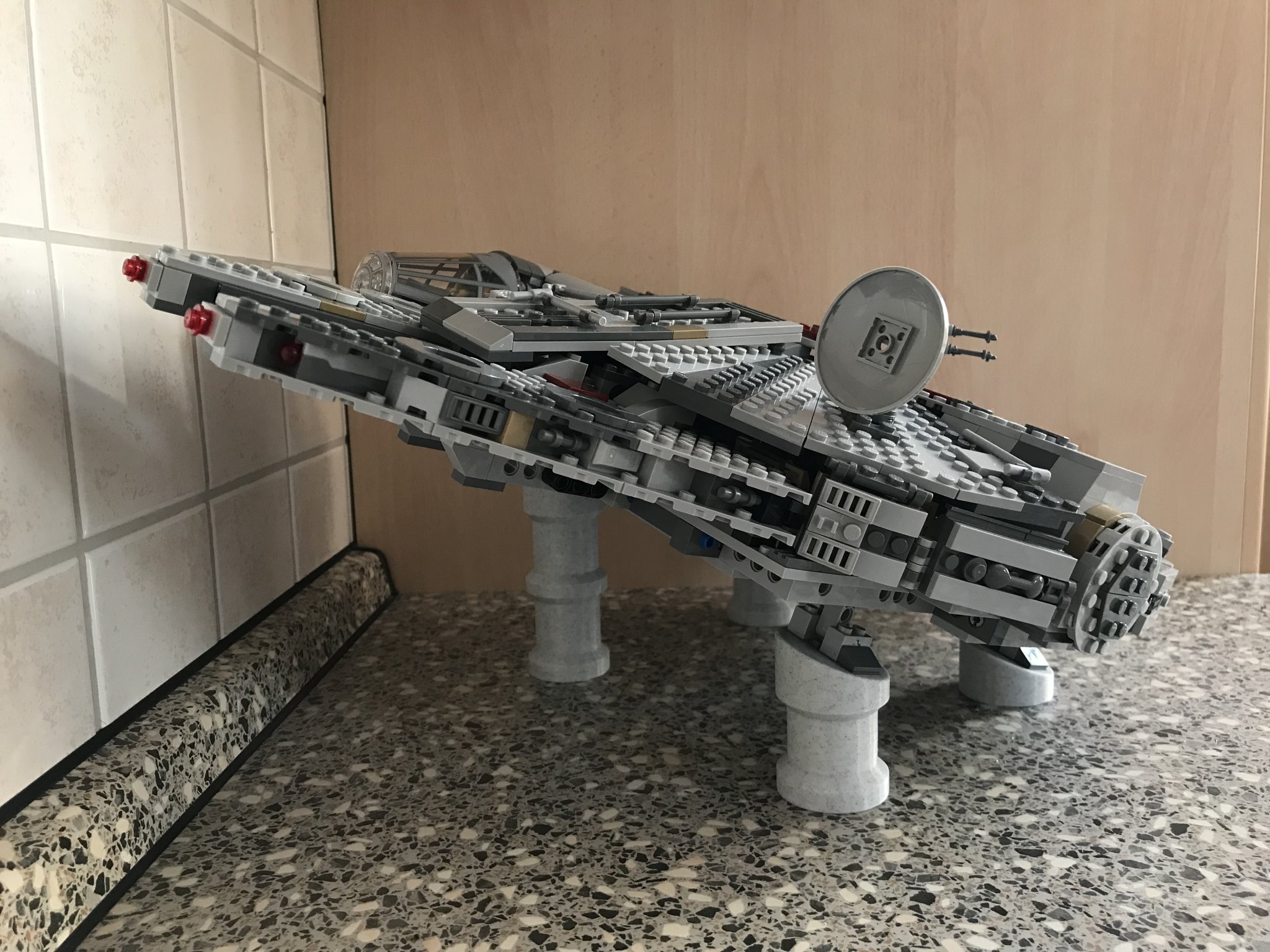 Giá đỡ cho mô hình LEGO Millennium Falcon 75257